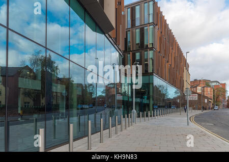 Einen Engel Square, Northampton: Die modernen Hauptsitz von Northamptonshire County Council im Jahr 2017 zu einem gemeldeten Kosten von £ 53 Millionen geöffnet. Stockfoto