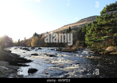 Fällt der Dochart Wasserfall, Killin, Schottland Stockfoto