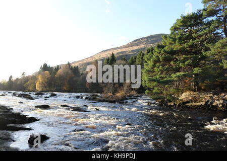 Fällt der Dochart Wasserfall, Killin, Schottland Stockfoto