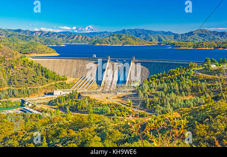 Foto lake Shasta dam Nordkalifornien shasta Vulkan Stockfoto