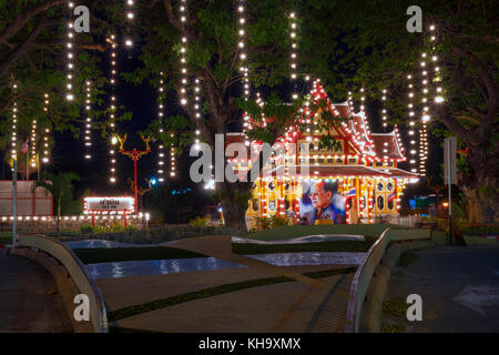 Royal Pavillon am Bahnhof Hua Hin, Prachuap Khiri Khan, Thailand dekorative Leuchten, feiert den Geburtstag des Königs Bhumibol auf Dezember Stockfoto