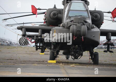 Der AH-64 Apache Helikopter 1. Luft Kavallerie Brigade zugeordnet, 1.Kavallerie Division während der Operation Atlantic lösen, in Chièvres Air Base, Stockfoto