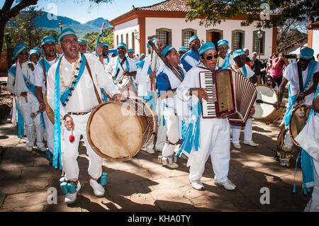 Der congado ist eine kulturelle und religiöse afrikanisch-brasilianischen feierliche Parade. Es ist ein Ritual, das die Krönung der König von Kongo neu erstellt. Stockfoto