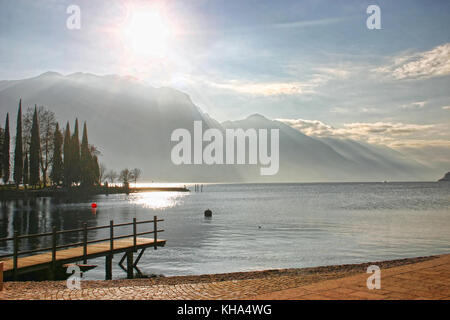 Am späten Nachmittag auf den Gardasee Der Gardasee ist der grösste See in Italien. Es in Norditalien befindet. Stockfoto