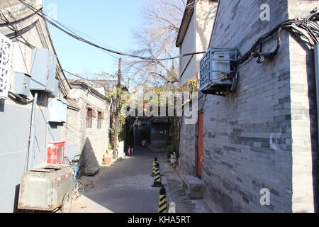 Urig traditionellen Gassen in einem chinesischen Wohngegend (Hutong) - Peking, China Stockfoto