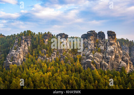 Schrammsteine rund um die Bastei, Elbsandsteingebirge, Rathen, Nationalpark Sächsische Schweiz, Sachsen, Deutschland Stockfoto