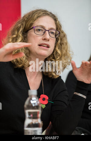 Claire McCarthy Generalsekretär des Co-op-Partei in einer Rede auf der Konferenz der Labour Party auf der Neuen Ökonomie. Stockfoto