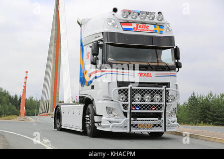 Lempaala, Finnland - 6 August 2015: daf xf Jelle schouwstra nimmt Teil an der LKW-Konvoi nach Power Truck Show 2015 in alaharma, Finnland. Stockfoto