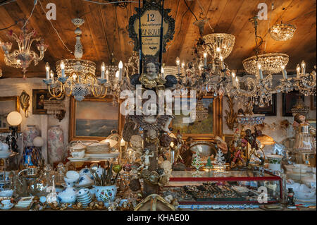 Kronleuchter und bric-a-brac, Auer Dult, München, Oberbayern, Bayern, Deutschland Stockfoto