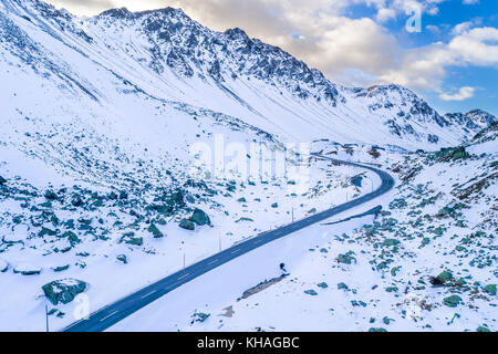 Passstraße, Flüelapass im Winter, Luftaufnahme, Kanton Graubünden, Schweiz Stockfoto