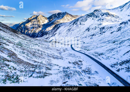 Passstraße, Flüelapass im Winter, Luftaufnahme, Kanton Graubünden, Schweiz Stockfoto