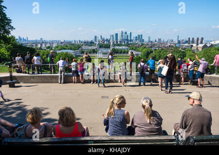 Blick auf Queens House und Canary Wharf von Greenwich Park Stockfoto