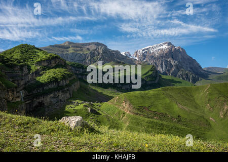 Landschaft des Kaukasus Berge rund um Dorf Laza, Azarbaijan. Stockfoto
