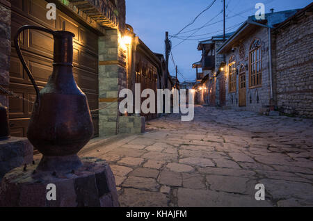 Abend in Lahic Dorf, Aserbaidschan. Stockfoto