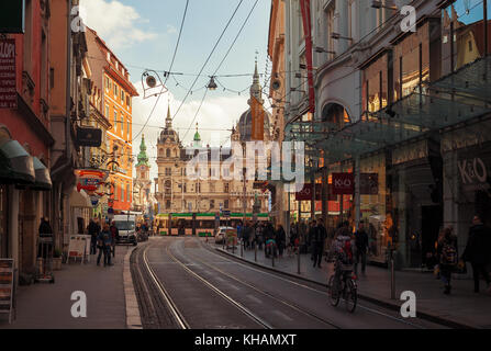 Graz, Österreich - November 10, 2017: Straße von Graz, architektonischen und infrastrukturellen Details. Stockfoto