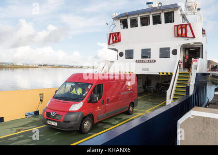 Royal Mail van verlassen Shapinsay Fähre, von Orkney Ferries bei Kirkwall Hafen, Kirkwall, Orkney, Schottland, Großbritannien betrieben Stockfoto