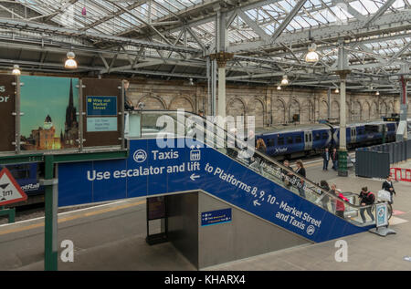 Die neue Rolltreppe Zugang zur Waverley Station, Edinburgh, Schottland, Großbritannien Stockfoto