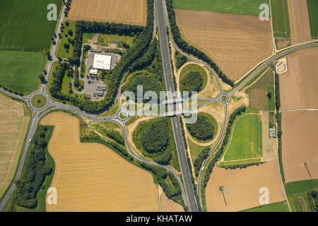 A44 Autobahnausfahrt Jülich-West Kleebalt, Kreuzpunkt Kleebalt, Ausfahrt Aldenhoven-Juelich, Kreisverkehre, Julich, Nordrhein-Westfalen, Deutschland Stockfoto