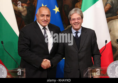 Italien. 14 Nov, 2017. italienische Ministerpräsident Paolo Gentiloni trifft sich mit dem bulgarischen Ministerpräsidenten Bojko Borissow. Credit: cosimo martemucci/Pacific Press/alamy leben Nachrichten Stockfoto