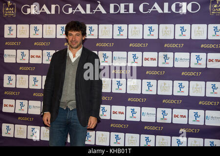 Mailand, Italien. November 2017. Demetrio Albertini, ehemaliger Mittelfeldspieler von Mailand, und die italienische Fußballnationalmannschaft bei der Pressekonferenz, die den Abend der "Grand Gala of Football" vorstellt. Quelle: Luca Marenda/Pacific Press/Alamy Live News Stockfoto