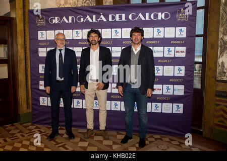 Mailand, Italien. November 2017. Der Generaldirektor des italienischen Fußballverbandes, Gianni Grazioli, zusammen mit Damiano Tommasi und Demetrio Albertini, beide ehemalige Spieler der italienischen Fußballnationalmannschaft, waren bei der Pressekonferenz anwesend, die den "Gran Galà del calcio" Abend vorstellte. Quelle: Luca Marenda/Pacific Press/Alamy Live News Stockfoto