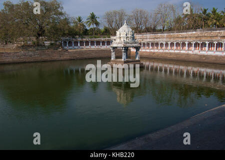 Ekambareswarar-Tempel ist ein hinduistischer Tempel. kachi ekambam alte Shiva Tempel. größte Tempel in der Stadt von kanchipuram. Schwimmbad innen. Stockfoto