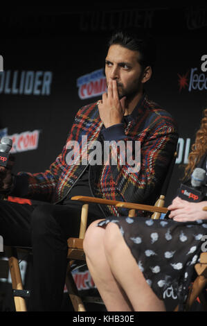 NEW YORK, NY - OKTOBER 07: Shazad Latif spricht während des Star Trek: Discovery Panels 2017 während der New York Comic Con - Tag 3 im Theater im Madison Square Garden am 7. Oktober 2017 in New York City. Personen: Shazad Latif Transmission Ref: MNC1 Stockfoto