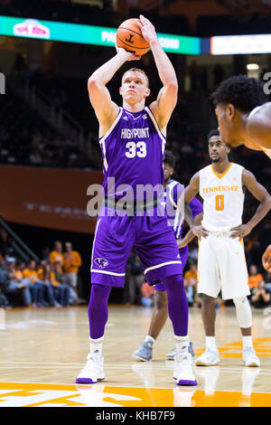 Universität von Tennessee, Tennessee, 14. November 2017: Sam Berlin # 33 Der High Point Leoparden schießt sich während der NCAA Basketball Spiel zwischen der Universität von Tennessee Volunteers und die High Point University Leoparden in Thompson Boling Arena in Knoxville TN Tim Gangloff/CSM werfen Stockfoto