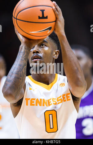 Universität von Tennessee, Tennessee, 14. November 2017: Jordanien Knochen #0 der Tennessee Volunteers schießt sich während der NCAA Basketball Spiel zwischen der Universität von Tennessee Volunteers und die High Point University Leoparden in Thompson Boling Arena in Knoxville TN Tim Gangloff/CSM werfen Stockfoto