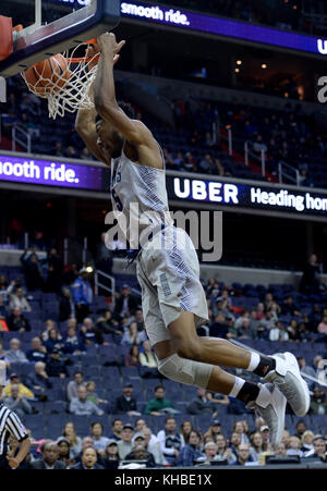 Washington, DC, USA. 12 Nov, 2017. 20171112 - Georgetown, ANTWAN WALKER (5) Dunks gegen Jacksonville Universität in der zweiten Hälfte in der Hauptstadt zu einer Arena in Washington. Credit: Chuck Myers/ZUMA Draht/Alamy leben Nachrichten Stockfoto