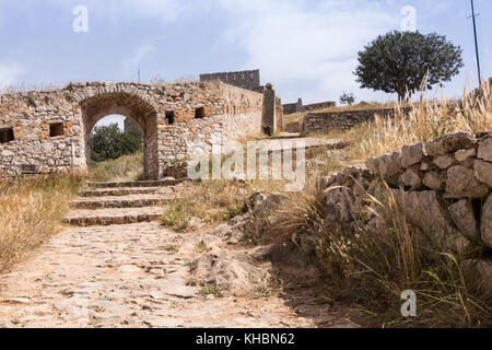 Stone Gate und Straße, mittelalterliche Festung Palamidi in Nafplio, Griechenland Stockfoto