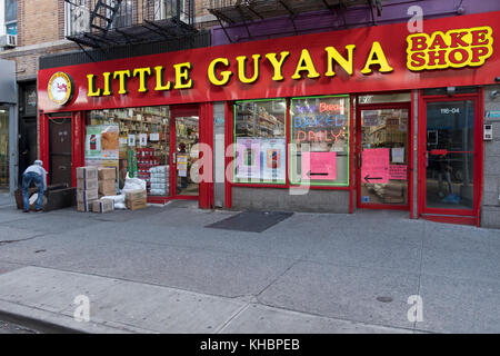 Das Äußere des Kleinen Guyana Backen Shop auf der Liberty Avenue in Richmond Hill, Queens, New York Stockfoto