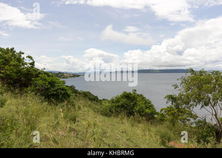 Lake Victoria sichtbar aus dem kleinen Dorf Busagazi in Uganda, Afrika. Stockfoto