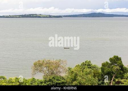 Lake Victoria sichtbar aus dem kleinen Dorf Busagazi in Uganda, Afrika. Stockfoto