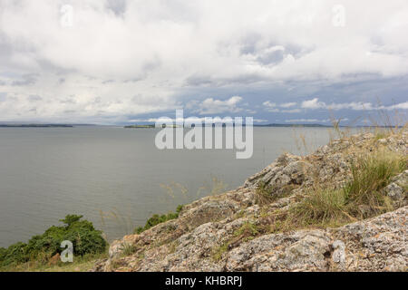 Lake Victoria sichtbar aus dem kleinen Dorf Busagazi in Uganda, Afrika. Stockfoto