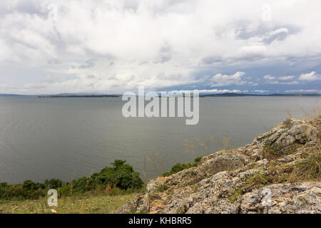 Lake Victoria sichtbar aus dem kleinen Dorf Busagazi in Uganda, Afrika. Stockfoto