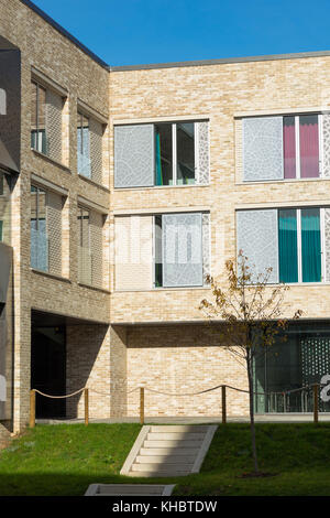 Girton College Swirles Hof ist Teil des neuen Stadtteils von Eddington von Grund auf in Nord West Cambridge gebaut wird. Cambridgeshire, Großbritannien. Stockfoto