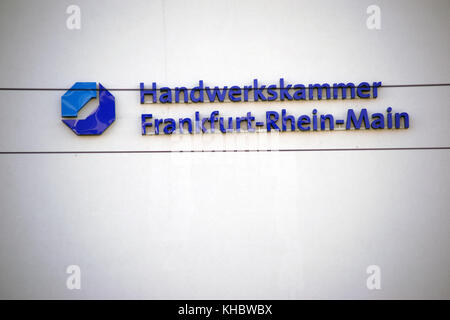 Darmstadt, Deutschland - 31. Oktober 2017: die Fassade eines modernen Bürogebäudes der Handwerkskammer frankfurt-rhein-main mit Logo am 31. Oktober, 2. Stockfoto