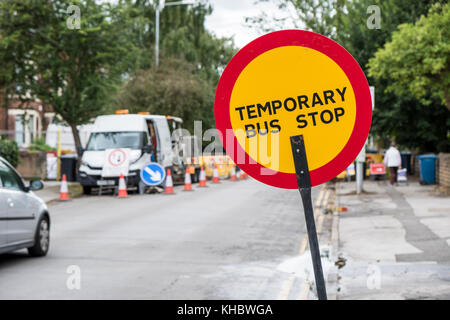 Temporäre Haltestellenschild, Nottinghamshire, England, Großbritannien Stockfoto