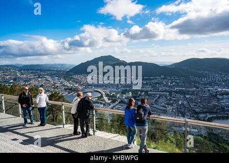 BERGEN, NORWEGEN - JUNI 15,2017: Aussichtspunkt Bergen ist eine Stadt und Gemeinde in Hordaland an der Westküste Norwegens. Bergen ist das zweitgrößte Stockfoto