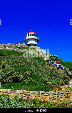 Touristen am Aussichtspunkt mit Leuchtturm, Cape Point, das Kap der Guten Hoffnung, den Table Mountain National Park, Cape Peninsula Stockfoto