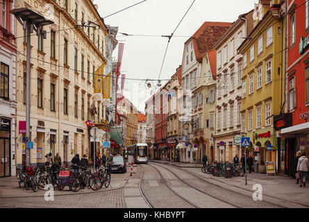 Graz, Österreich - November 10, 2017: Straße von Graz, architektonischen und infrastrukturellen Details. Stockfoto