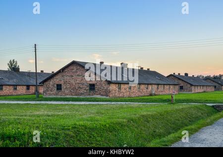 OSWIECIM, POLEN - 29. JULI 2017: Gebäude im Konzentrationslager Auschwitz Birkenau in Oswiecim, Polen. Stockfoto