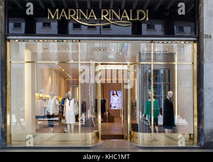 Turin, Italien - Juni 3, 2015: marina Rinaldi store in Turin, Italien. Marina rinaldi ist plus - Größe Kleidung der Frauen der italienischen Marke Max Mara fashion g Stockfoto