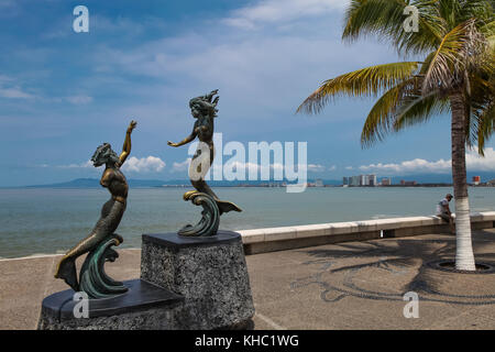 Puerto Vallarta, Mexiko - September 6, 2015: Triton und nereida Skulptur in Puerto Vallarta, Mexiko. sculpure wurde von Carlos Espino an 1990 Stockfoto