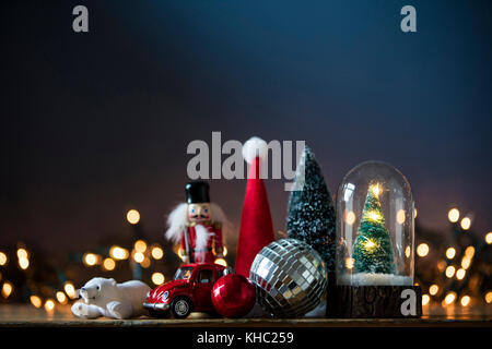 Weihnachten Szene mit Spielzeug und Dekorationen Stockfoto