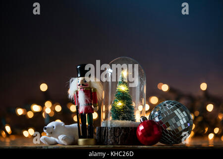 Weihnachten Szene mit Spielzeug und Dekorationen Stockfoto