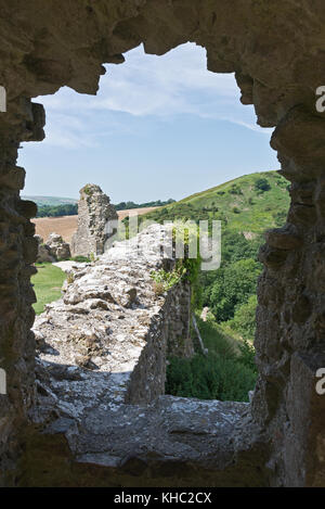 Ein Teil der Ruinen der der alten Befestigungsanlagen und Verteidigung von Corfe Castle in Devon. Diese Eigenschaft ist im Besitz des National Trust verwaltet Stockfoto