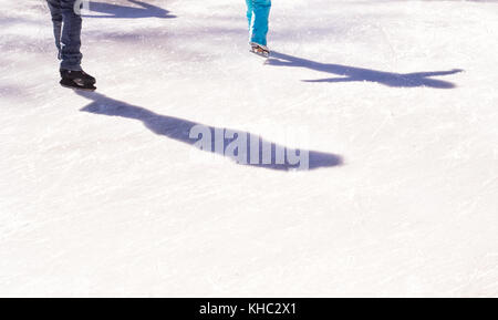 Schatten der Skater auf der Eisbahn Stockfoto