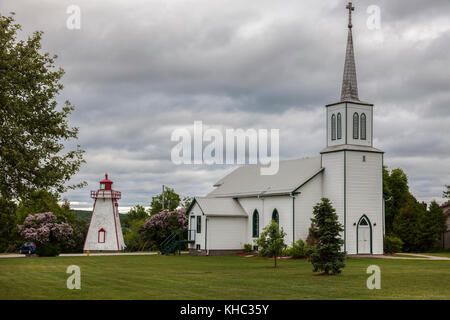 Manitowaning Leuchtturm und Kirche. manitowaning, Manitoulin Island, Ontario, Kanada. Stockfoto